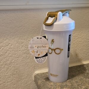 BlenderBottle Harry Potter White and Gold Shaker Nwt